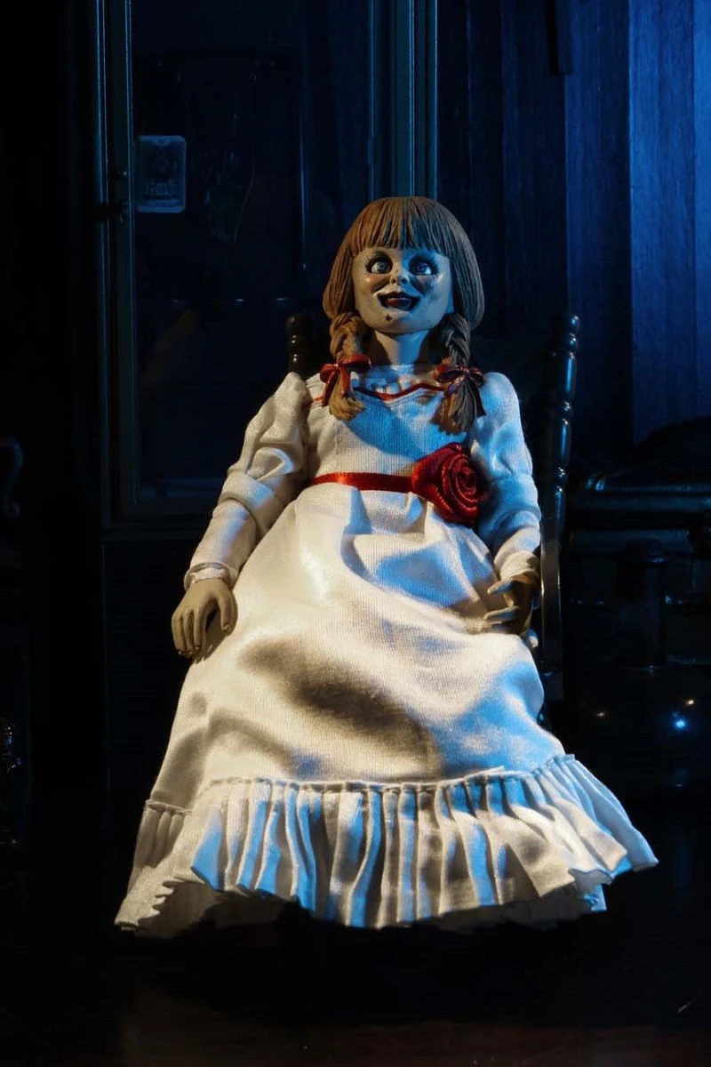 NECA The Conjuring Universe - Annabelle Clothed Actionfigur 10 NECA The Conjuring Universe - Annabelle Clothed Actionfigur - Image 8