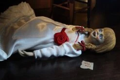 NECA The Conjuring Universe - Annabelle Clothed Actionfigur 24 NECA The Conjuring Universe - Annabelle Clothed Actionfigur -Figurenwelt Geschaft 1489313 1