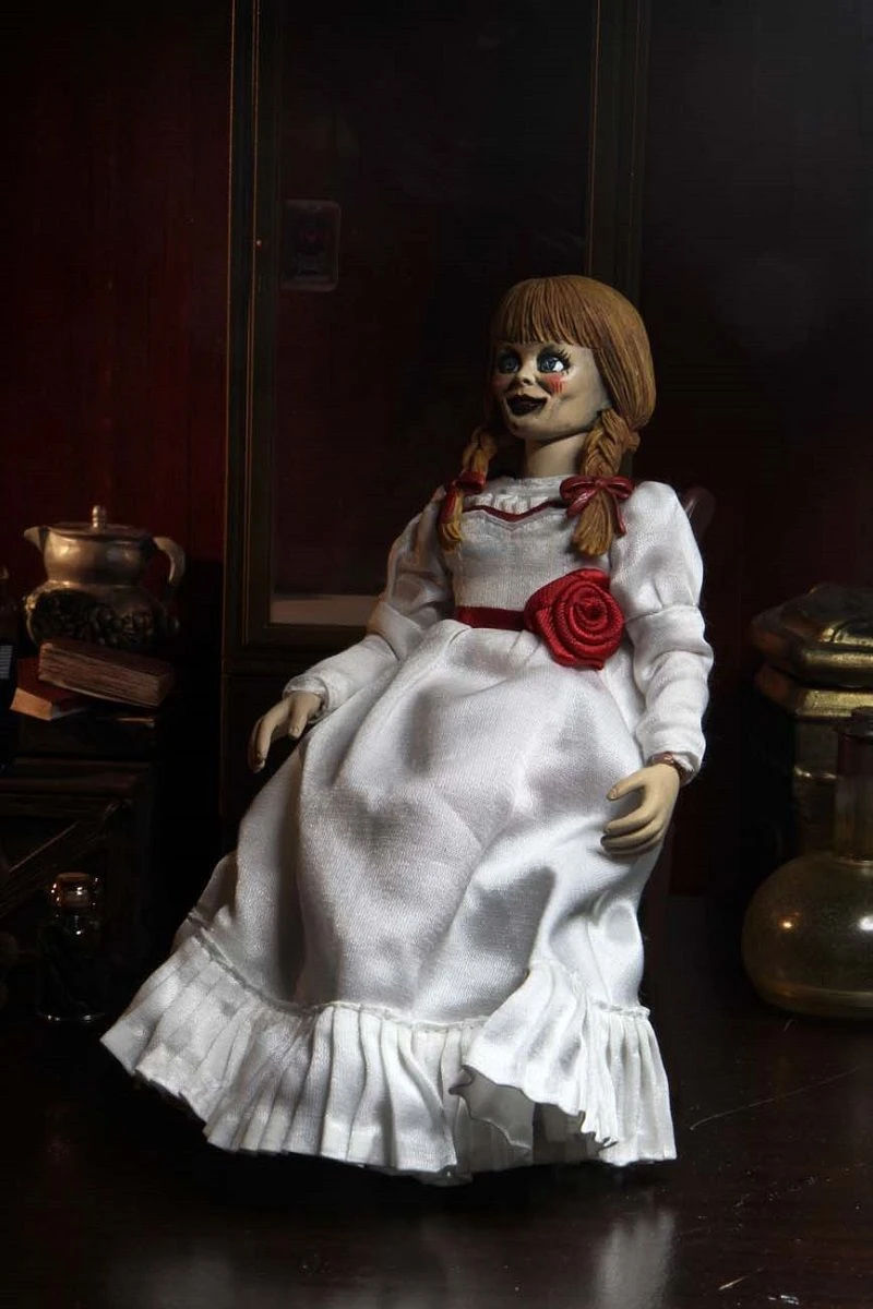 NECA The Conjuring Universe - Annabelle Clothed Actionfigur 4 NECA The Conjuring Universe - Annabelle Clothed Actionfigur - Image 2