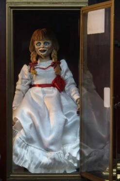 NECA The Conjuring Universe - Annabelle Clothed Actionfigur 18 NECA The Conjuring Universe - Annabelle Clothed Actionfigur -Figurenwelt Geschaft 148937 1