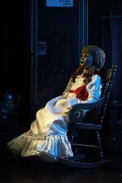 NECA The Conjuring Universe - Annabelle Clothed Actionfigur 20 NECA The Conjuring Universe - Annabelle Clothed Actionfigur -Figurenwelt Geschaft 148939 1