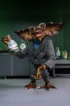 NECA Gremlins 2 - Ultimate Brain Gremlin - Clothed Actionfigur -Figurenwelt Geschaft brain12 scaled 1