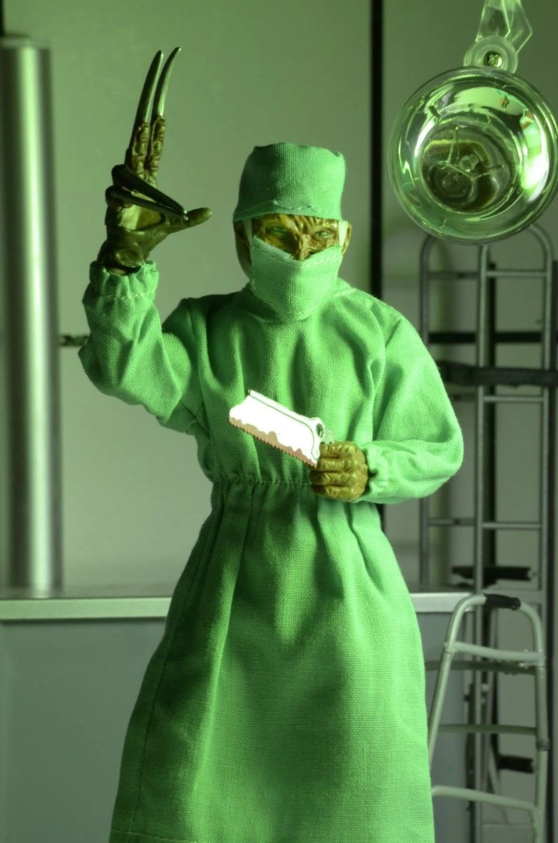 NECA Nightmare On Elm Street Part 4 - Freddy Surgeon Retro Doll Figur 6 NECA Nightmare On Elm Street Part 4 - Freddy Surgeon Retro Doll Figur - Image 4