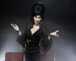 NECA Elvira, Mistress Of The Dark - Clothed Actionfigur -Figurenwelt Geschaft elvira3 scaled 2