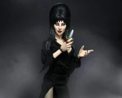 NECA Elvira, Mistress Of The Dark - Clothed Actionfigur -Figurenwelt Geschaft elvira5 scaled 1