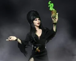 NECA Elvira, Mistress Of The Dark - Clothed Actionfigur -Figurenwelt Geschaft elvira6 scaled 1