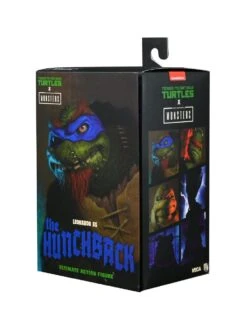 NECA Universal Monsters X TMNT - Ultimate Leonardo Als The Hunchback Figur 40 NECA Universal Monsters X TMNT - Ultimate Leonardo Als The Hunchback Figur -Figurenwelt Geschaft leo pkg3 scaled 1