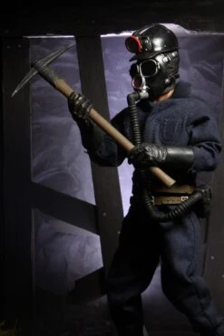 NECA My Bloody Valentine - The Miner - Clothed Actionfigur -Figurenwelt Geschaft miner2 scaled 1 6